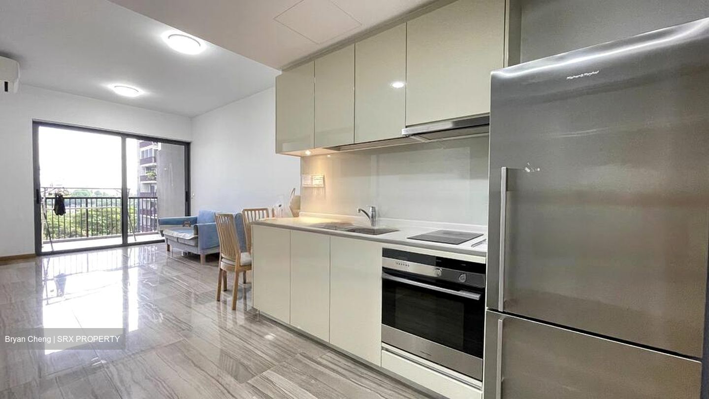 Lakeville (D22), Condominium #587579381